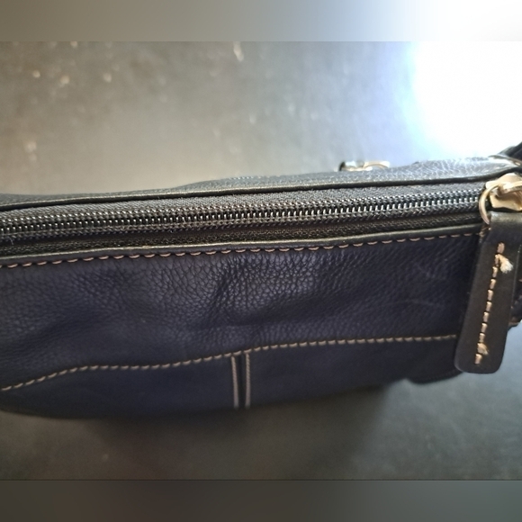 Fossil Black Pebbled Leather Crossbody Bag - Picture 7 of 9